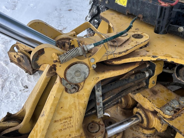 caterpillar-420d-image-71