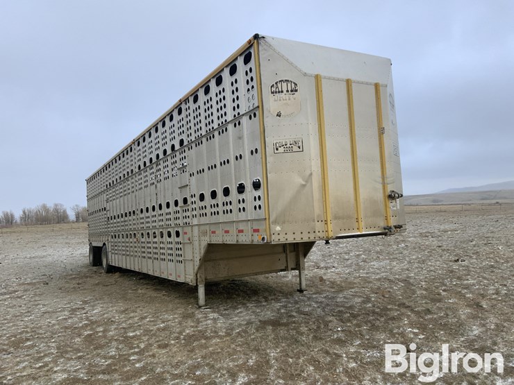 merritt-gold-line-image-3