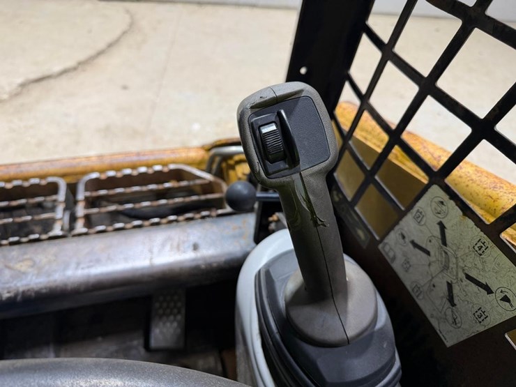 caterpillar-247b-image-23