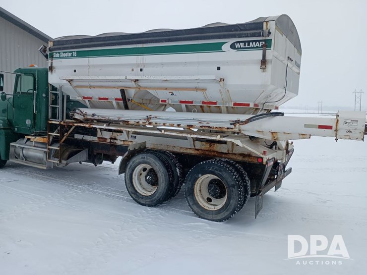 1996-freightliner-fld120-image-10