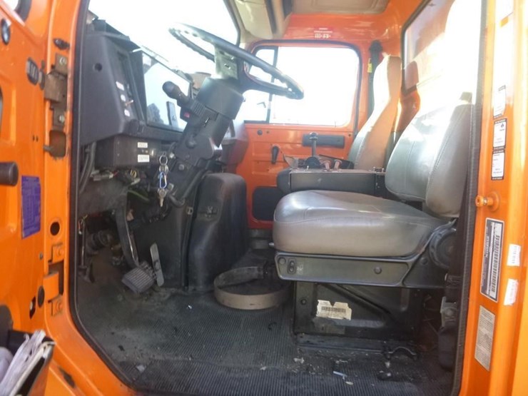 international-4900-image-11