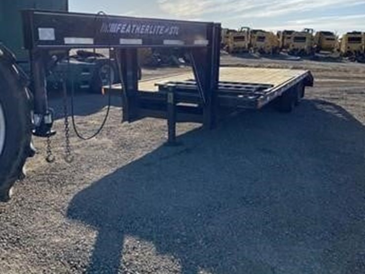 2001-gooseneck-24-ft-image-3