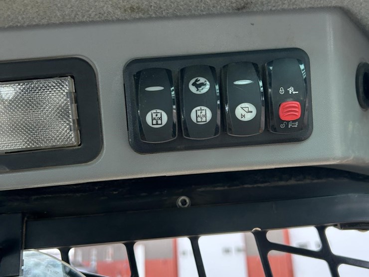 caterpillar-262d-image-44