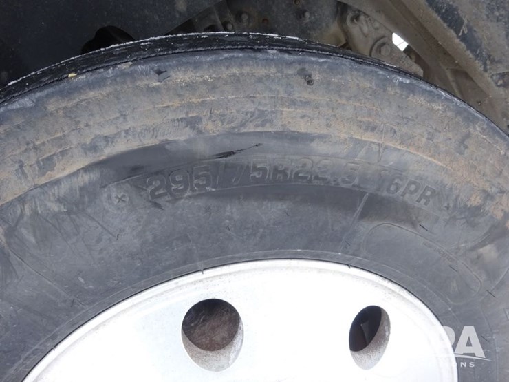 2007-freightliner-columbia-112-image-40