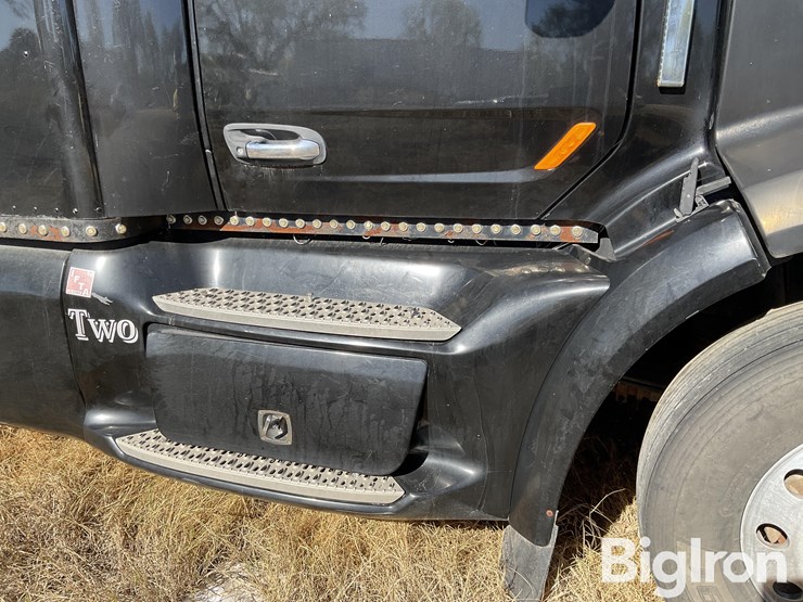 2014-peterbilt-579-image-11