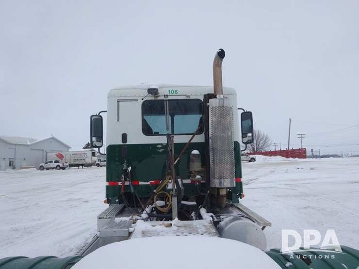2007-freightliner-columbia-112-image-55