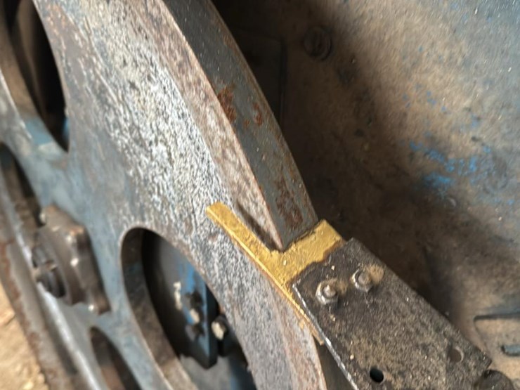 #166-•-2012-baker-dominator-stationary-bandmill-image-31