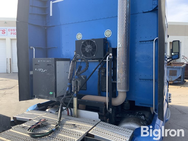 2013-peterbilt-579-image-15