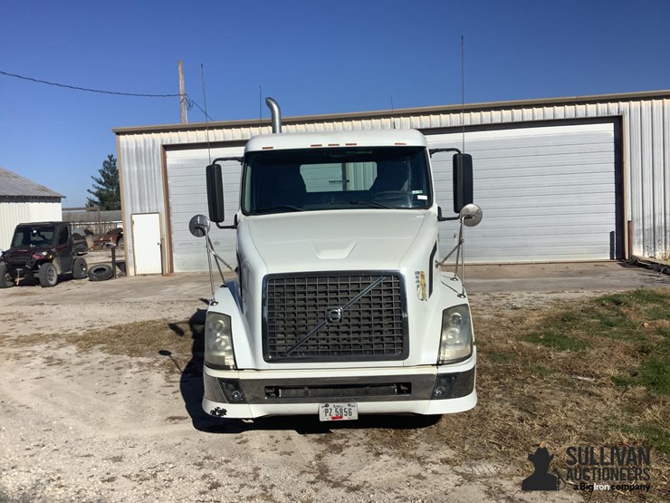 2003-volvo-vnl-t/a-truck-tractor-image-2