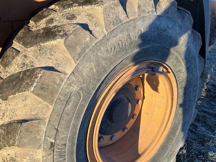 2014-case-721f-xr-image-30