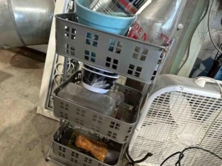 assorted-decor,-fans,-lamps,-doors-etc..-image-5