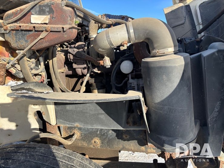 1998-freightliner-fl80-image-22