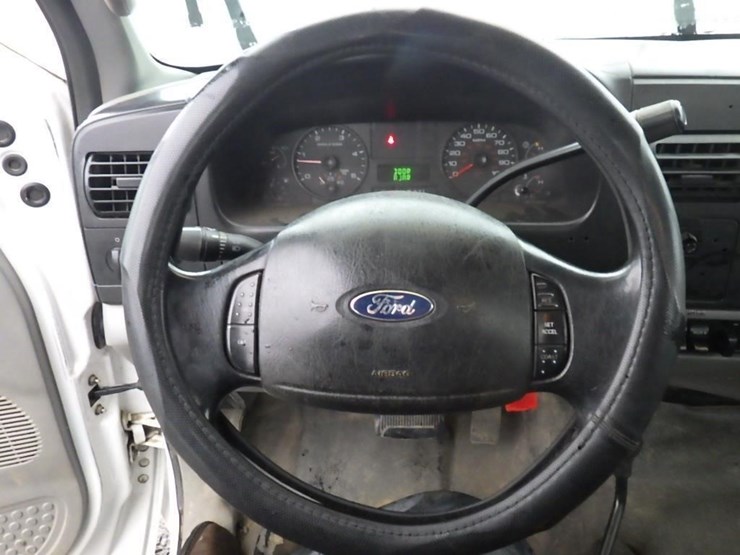 2006-ford-f550-image-28