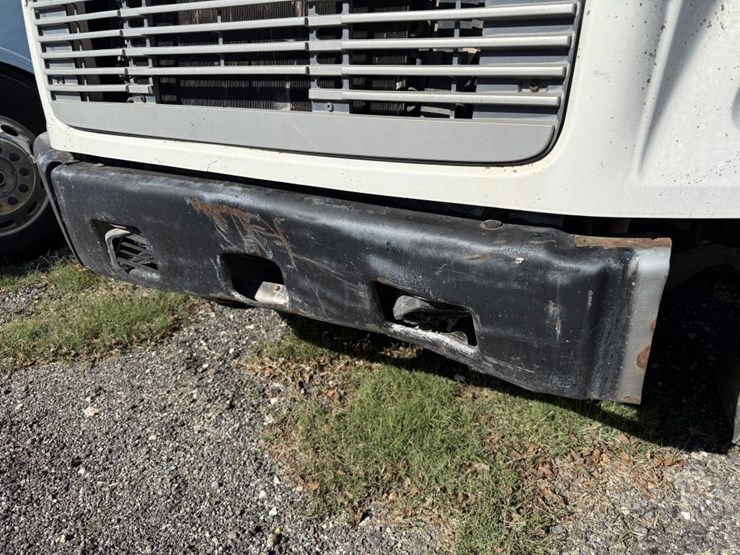 freightliner-fl70-image-15