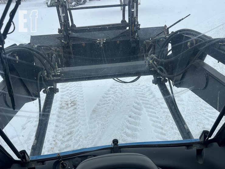 new-holland-tv140-image-42