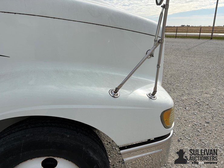 2006-international-9400i-t/a-sleeper-truck-tractor-image-17