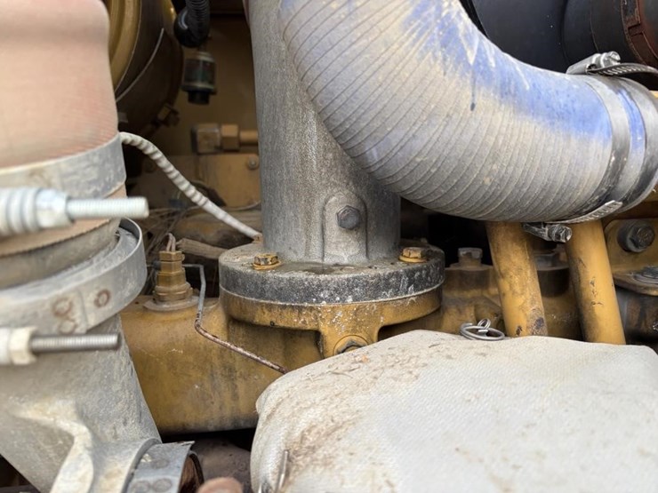 2005-caterpillar-143h-image-81