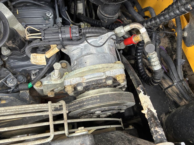 new-holland-l230-image-9