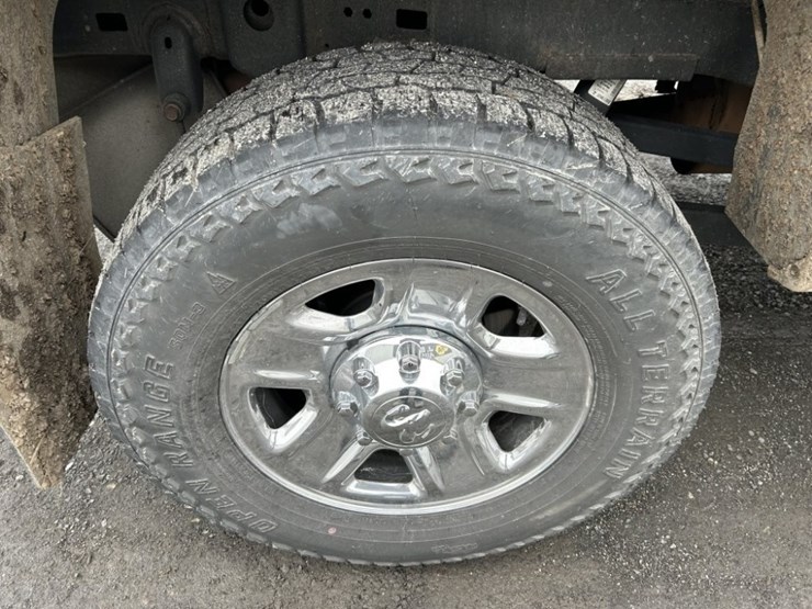 2018-dodge-2500-image-32