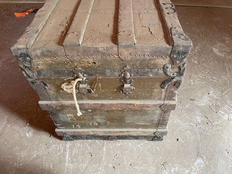 #3688-•-vintage-wooden-trunk-with-power-tools-image-8