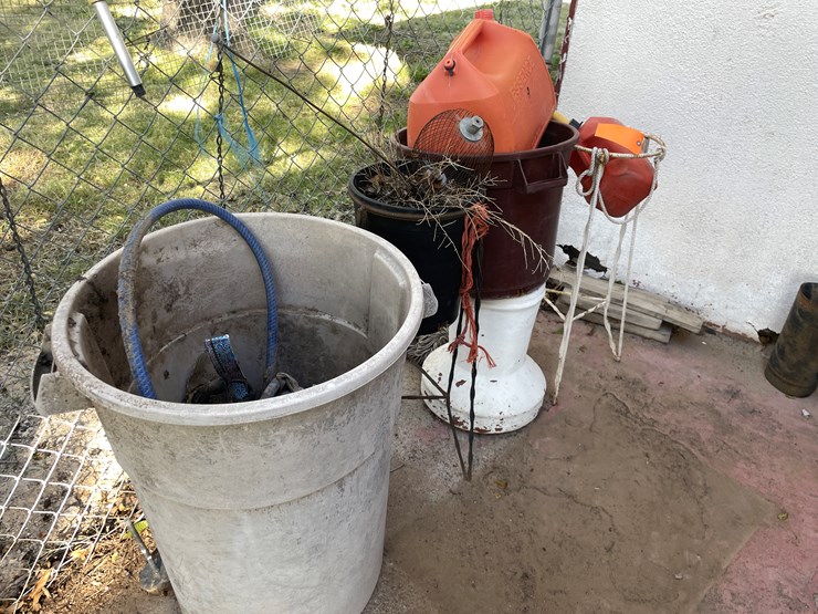 #3735-•-plant-stands,-gas-cans,-and-buckets-image-2