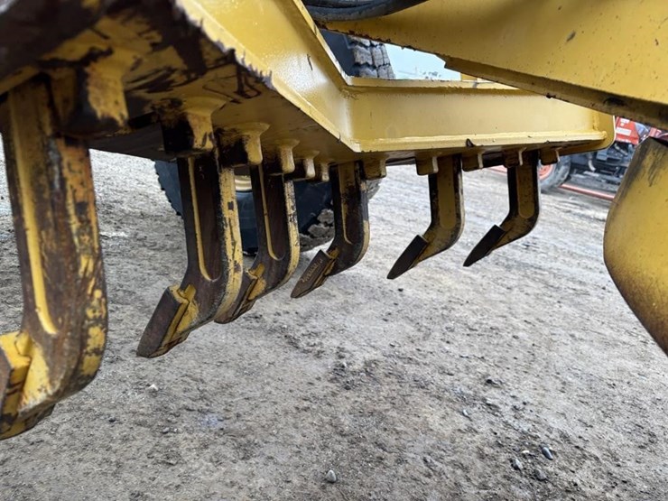 2005-caterpillar-143h-image-22