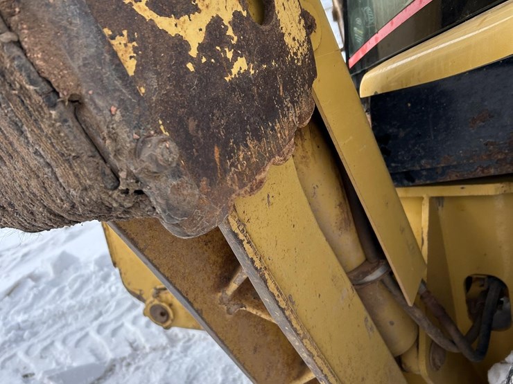 caterpillar-420d-image-40