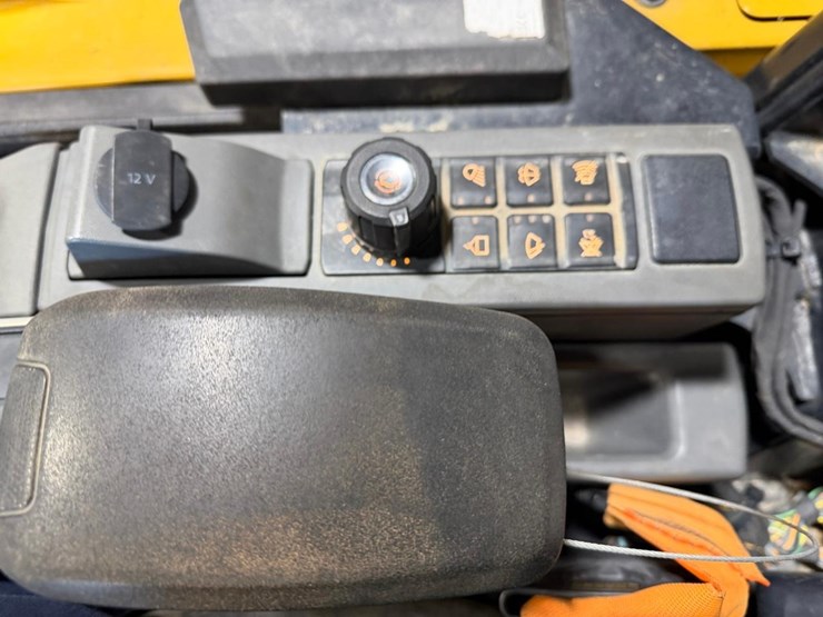 caterpillar-303cr-image-30