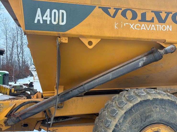 2000-volvo-a40d-image-11