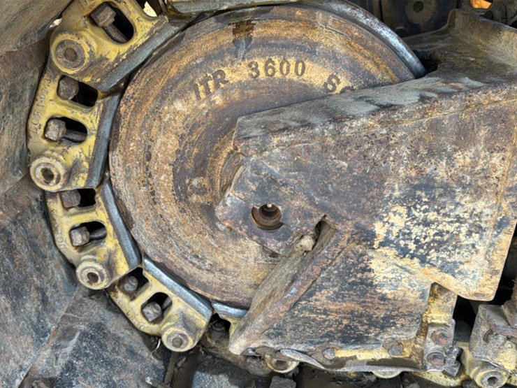 caterpillar-d4h-image-15