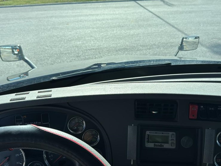 2019-kenworth-t680-image-79