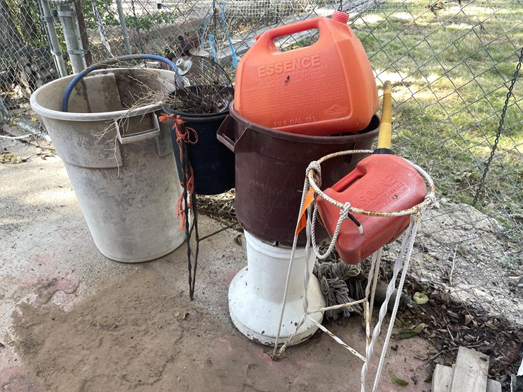 #3735-•-plant-stands,-gas-cans,-and-buckets-image-3