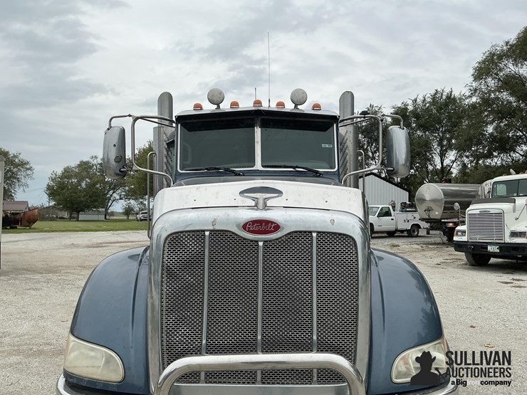 2013-peterbilt-386-image-10