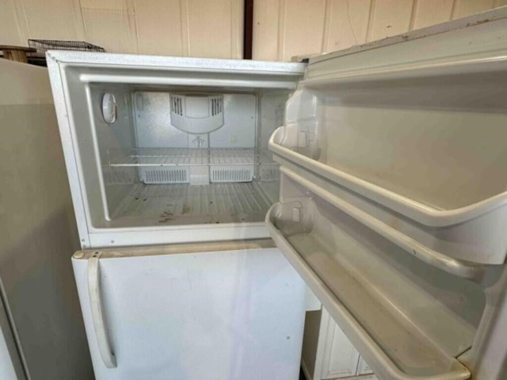 frigidaire-refrigerator/freezer-powers-on-image-3