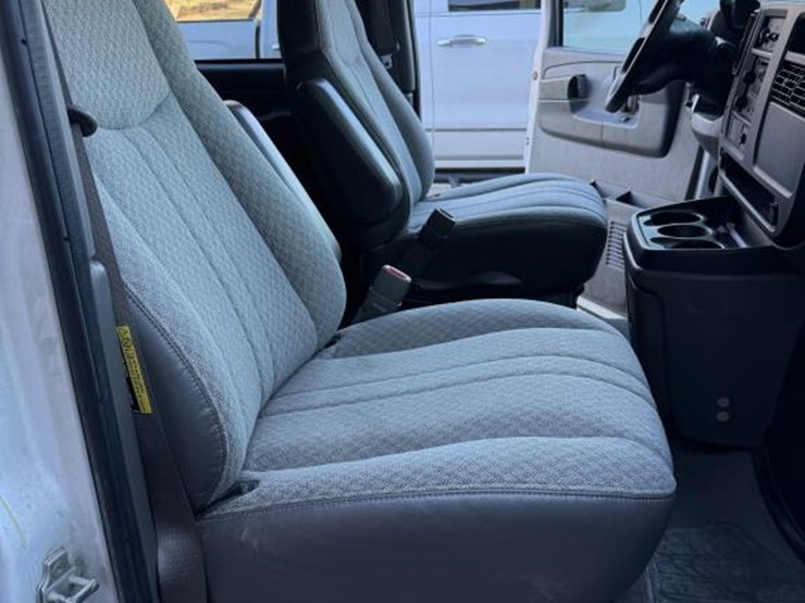 2006-chevrolet-3500-image-17