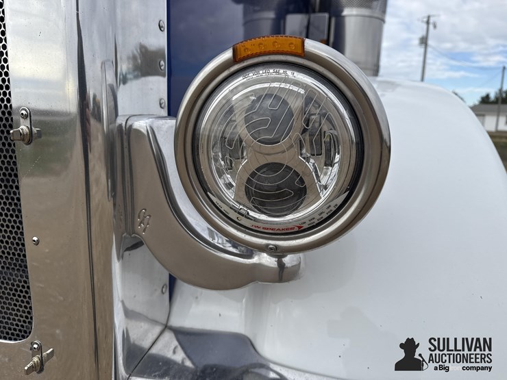 peterbilt-389-image-19