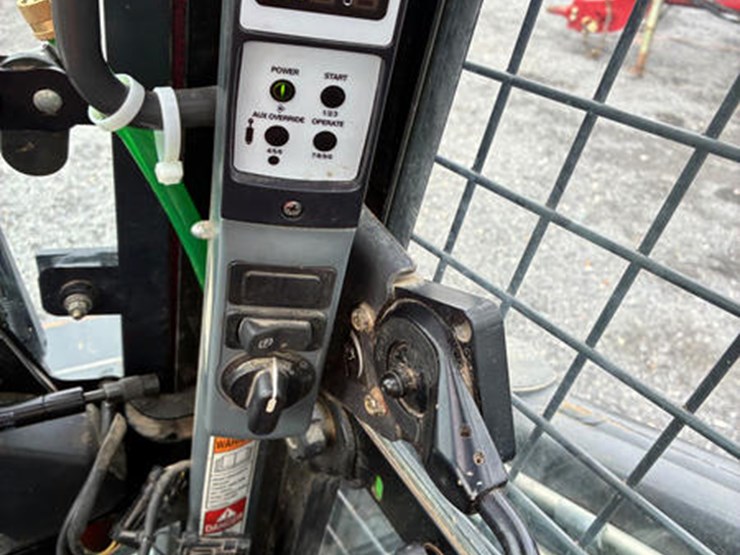 new-holland-l230-image-24