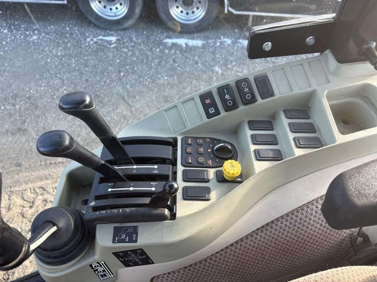 john-deere-4044r-loader-tractor-image-18