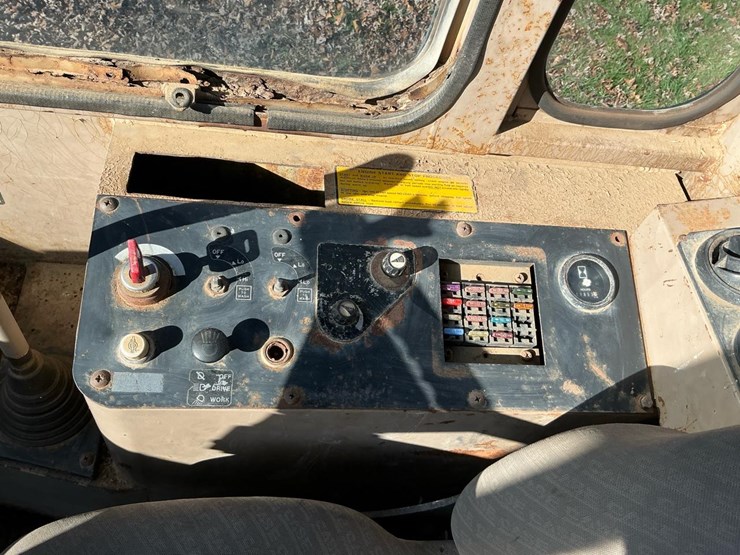 1989-deere-444e-image-21