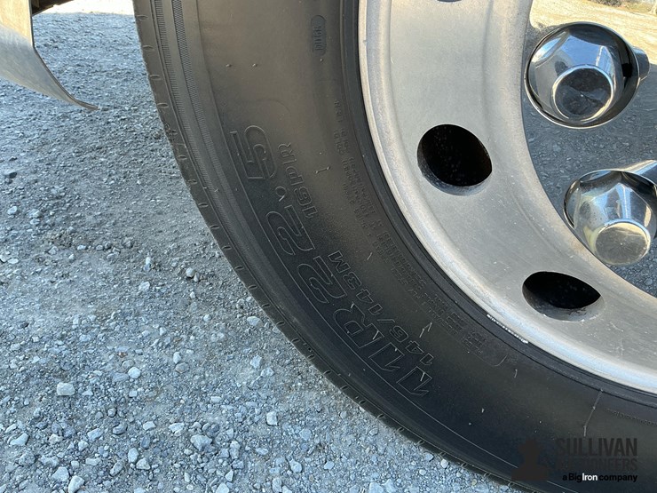 peterbilt-579-image-17