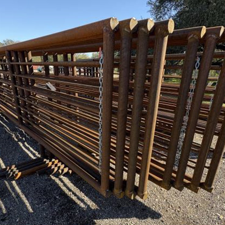 #40 • Freestanding Panels 24' w/ 12' Gate