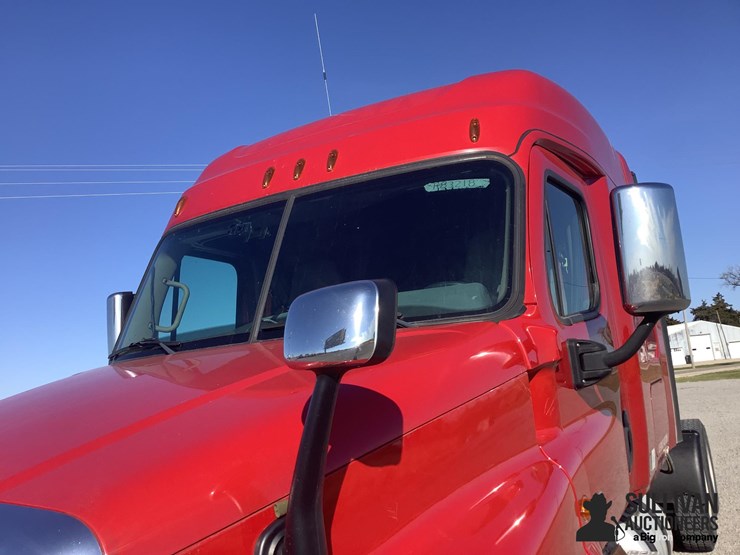 2018-freightliner-cascadia-125-image-18