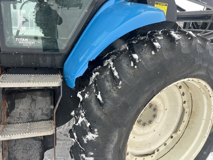 new-holland-tv140-image-31