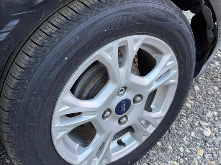 #31-•-2014-ford-fiesta-se-image-9