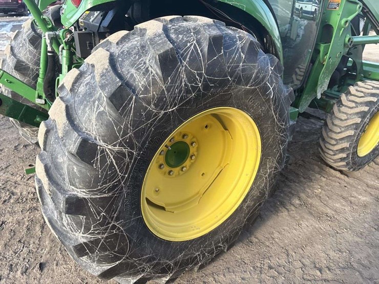 john-deere-4044r-loader-tractor-image-9