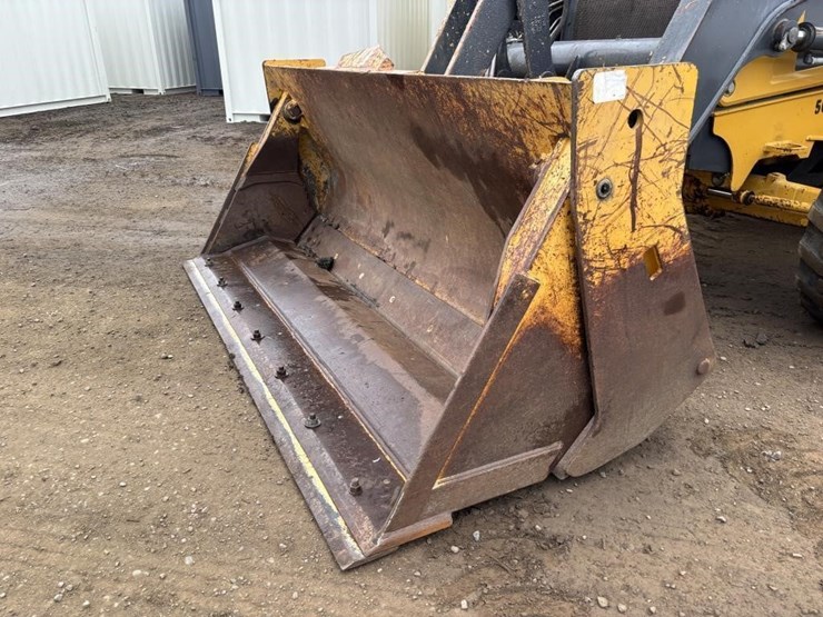 2017-deere-210l-image-9