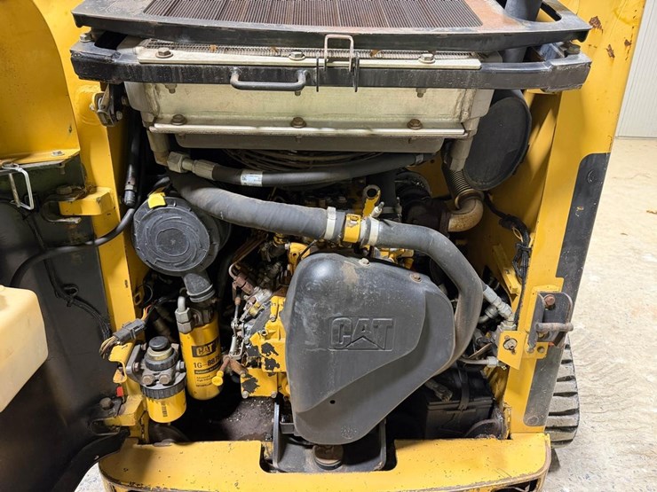 caterpillar-247b-image-18