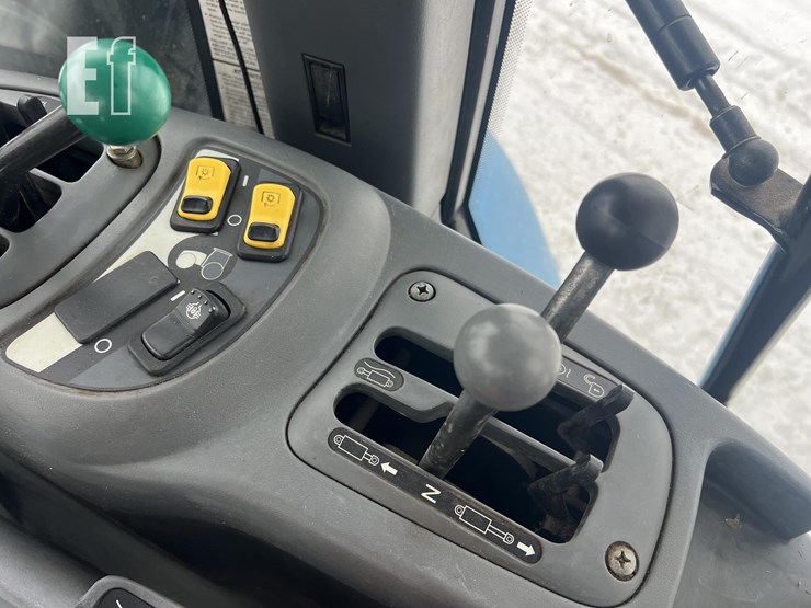 new-holland-tv140-image-45