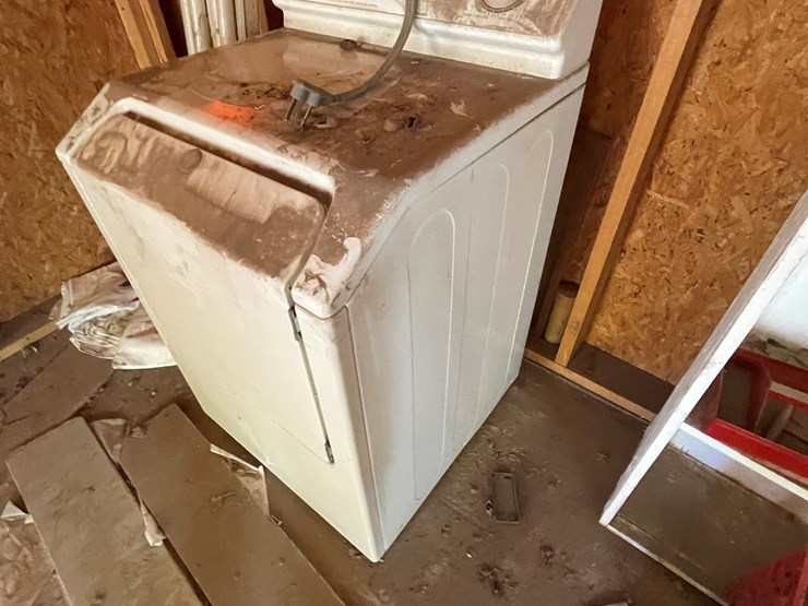 #3687-•-maytag-dryer-and-garage-lamps-image-13