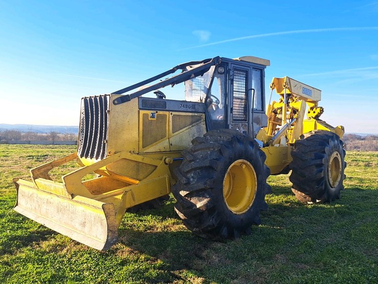 john-deere-748-image-1